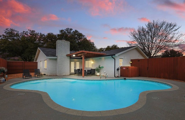 Modern Luxury x Backyard Pool Retreat, 4-BD, 2-BA
