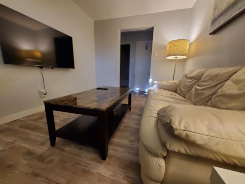 Modern Private 1BR Apt. w/Free Prkg + Fast Wi-Fi