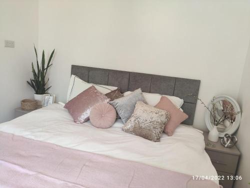 Modern Stylish 3beds house near Tube with free Parking