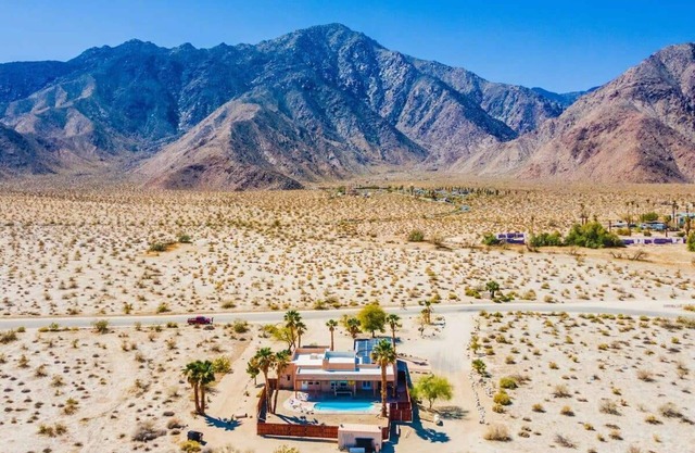 Moonlit Retreat 6 Bedroom Borrego Pool/HotTub Home