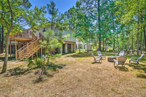 Mt Pleasant Retreat with Grill 10 Mi to Beach