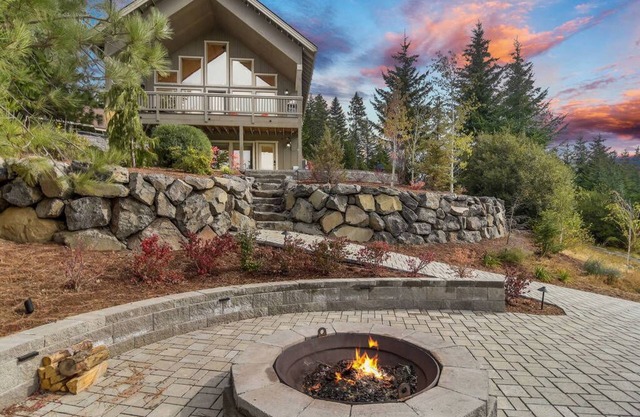 Mtn Family Cabin w/Stunning Views-Fall Free NIGHTS