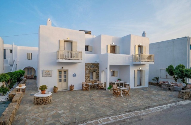 Mykonos Twins