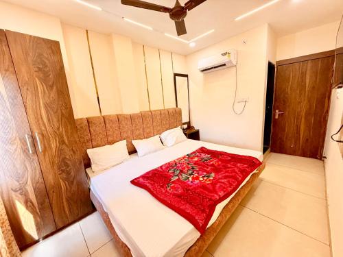 Near Mahakaleshwar jyotilinga HOTEL F T E,Ujjain,Near Temple & Railway station,Fully Air conditioned Rooms with Wifi And Parking,BEST HOTEL IN UJJAIN CITY