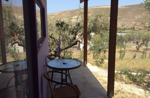 New and Colorful Studio Near Airport and Beach in Heraklion