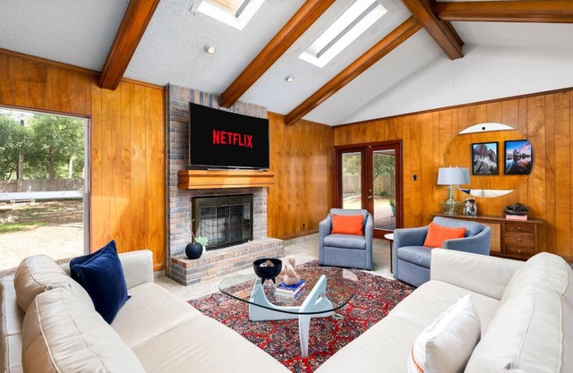 New ATX! 5BR~Private Pool~Patio