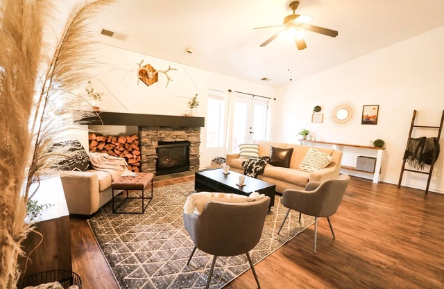 New Listing! Prime Location, Southwestern Modern!