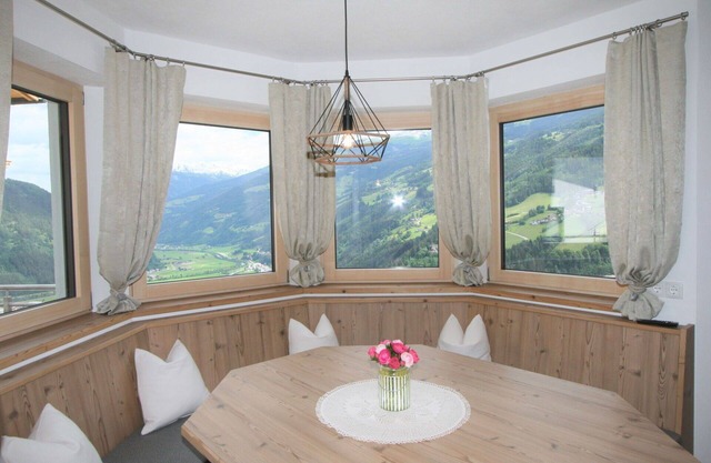 Nice apartment for 8 people with WIFI, TV, terrace and pets allowed