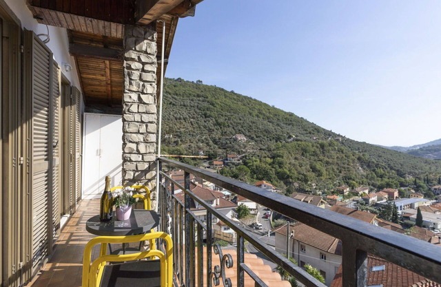 Nice apartment for 5 guests with WIFI, A/C, TV and balcony