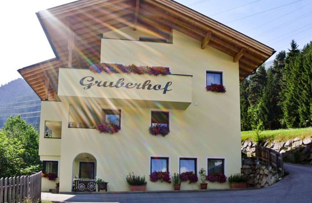 Nice apartment in villa for 4 people with WIFI, TV and pets allowed