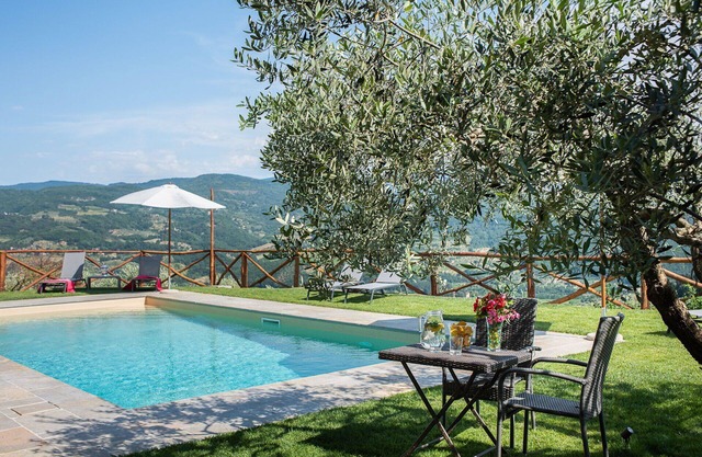 Nice apartment in villa for 6 guests with pool, A/C, WIFI, TV, patio and panoramic view