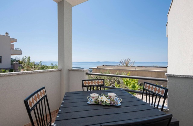 Nice apartment in Makarska with WiFi