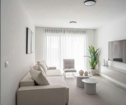 O&O - 2 BR Stylish & Modern Apartment