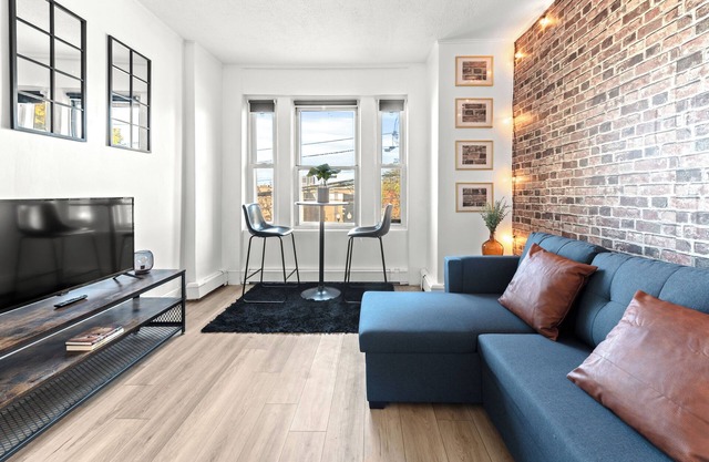 Oasis on the Hudson River: NYC Views & Vibes, Charming 2 Bedroom with Wifi