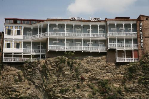 Old Metekhi By OldTown