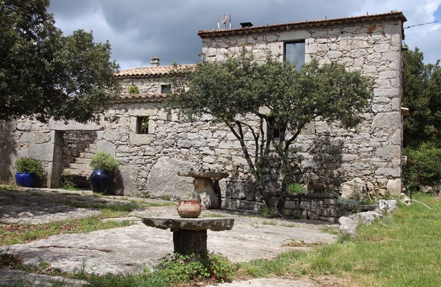 Old stone house completely renovated for 6 people