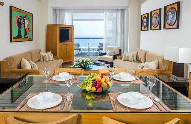 One bdrm Suite w/kitchenette with Ocean View in Acapulco