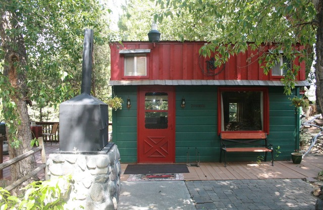 One Bedroom Creekside Cabin located half way between Yellowstone NP and Cody