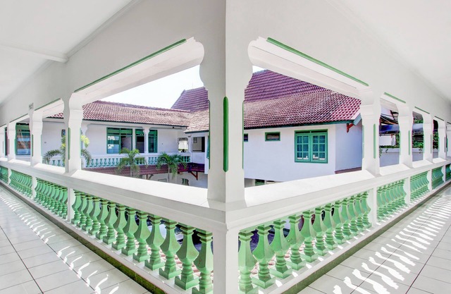 OYO 94082 Hotel Gurita