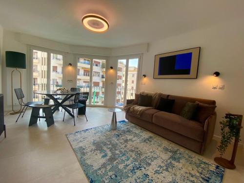 Panoramic View & Architectural Charm in Nice