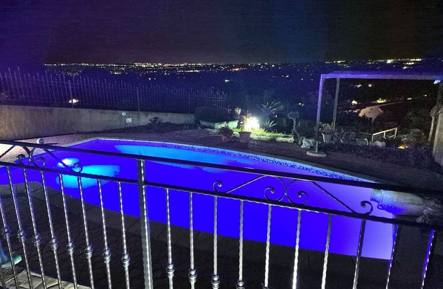 Panoramic Villa with private pool and whirlpool, green lawn and free wifi