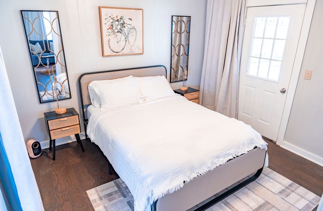 Peaceful Farm Escape. No Cleaning Fee. Pond. Horse outside your window.