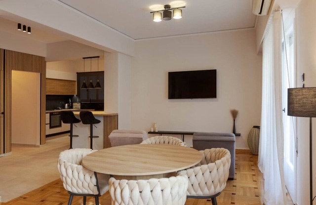 Phaedrus Living: Athens Metsovou Residence