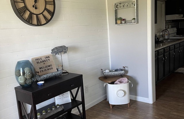 Pigs Ina Blanket - Minutes from Rend Lake and I-64/I-57