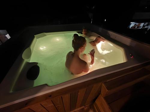 Piscina Aquecida, Jacuzzi, internet veloz, no centro de Serra Grande - Apt Verde - Vila Pitangueira