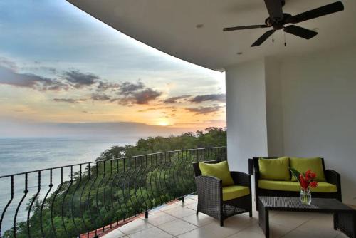 Playa Flamingo - 2 BR condo with great ocean views - FLAMINGO TOWERS 25