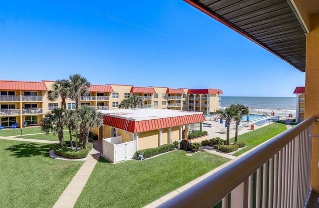 Point East Paradise - Ocean & Pool View