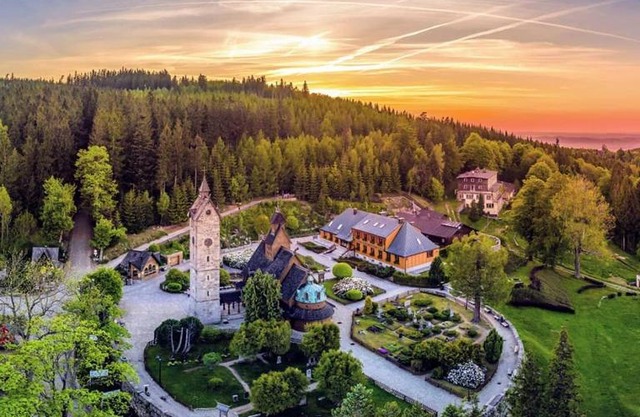 Pokoje Gościnne przy kościele Wang.