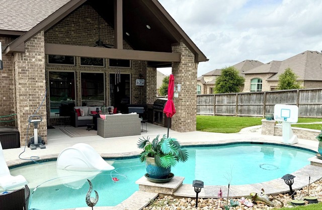 Poolside Home in delightful San Antonio