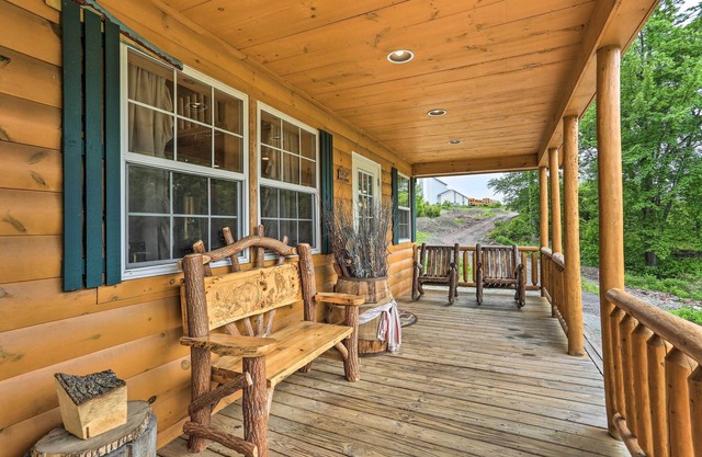 Porch, Fire Pit + Valley Views: Blakely Cabin!