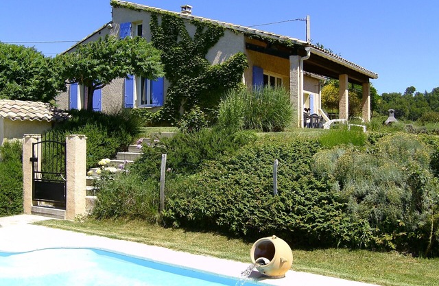 Pretty Provencal villa at the foot of Mont Ventoux with heated pool