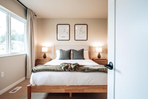 Prime Eagle River Stay - Walkable Location