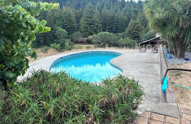 Private Anderson Valley Retreat w/Pool & Redwood Forest Views