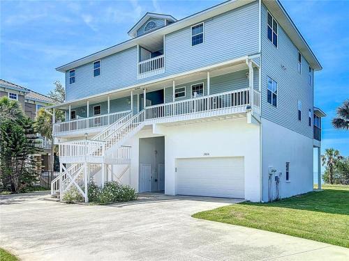 Private Family Waterfront Retreat 6BD-5BA Bring your Boat
