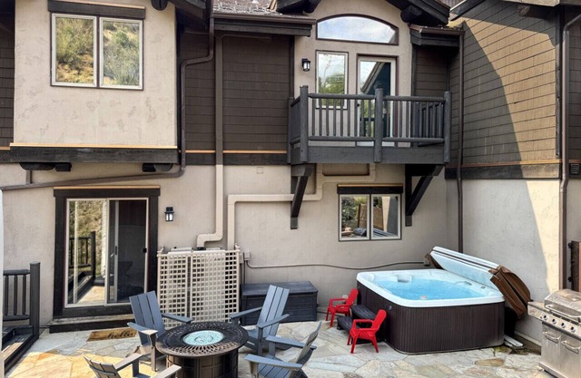 Private Hot Tub, 2700 Sq Feet, borders Open Space - Arrowhead Townhome, Beaver Creek