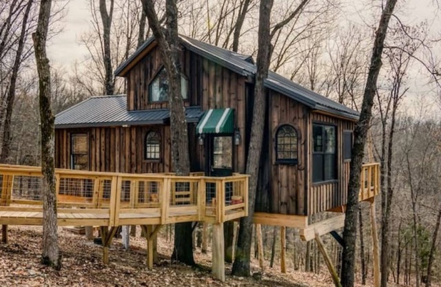 Private Treehouse near Branson