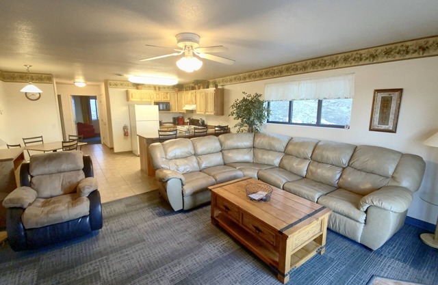 Privately Owned 2 Bedroom condo located at Barefoot Resort.