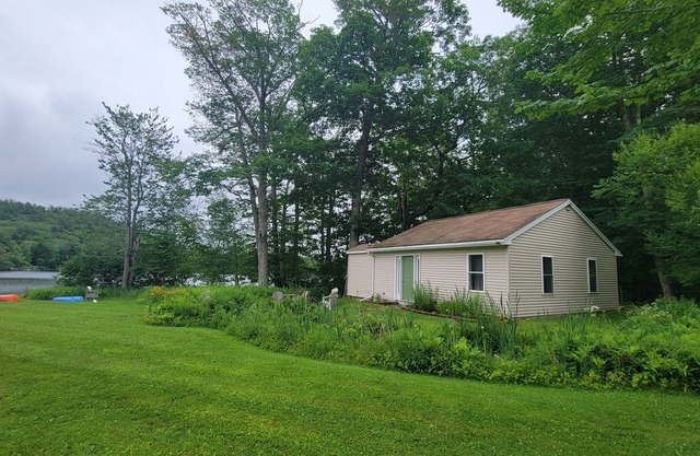 Quaint Cottage on the Pond