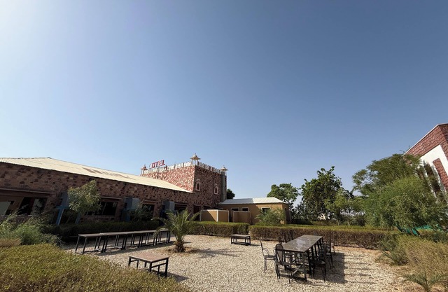 Red Rock Hotel & Restaurant