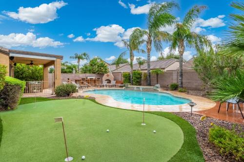 Relaxing Desert Ridge Home Pool & Putting Green