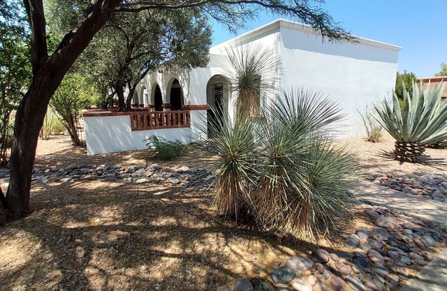 Remodel-2 Bdrm Patio Villa near Pool