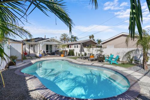 Renovated 3BR House with Heated Pool and Backyard Oasis
