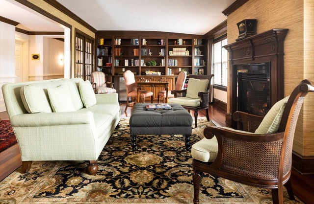 Romantic Club Suite | Window Seat & Fireplace