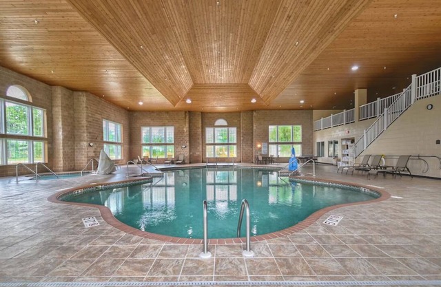 Romantic Island Getaway! Pet-Friendly Unit w/Pool & Dining | Free Parking!