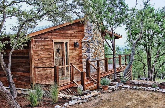 Romantic Luxury Cabin! Has it all Hot tub, Fireplace, Gorgeous Views!