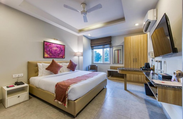 ROSASTAYS Gurugram Sec 31